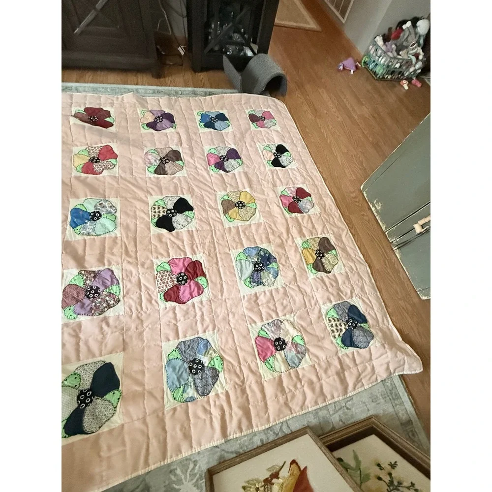Vintage Handmade Pink Dresden Plate Floral Quilt Hand Stitched Patchwork Throw